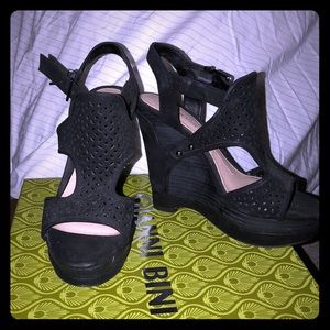 Black Gianni Bini wedges